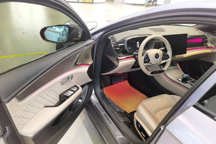 Used BYD Han 2024 EV Glory Edition 715KM Front-Wheel-Drive Flagship Model
