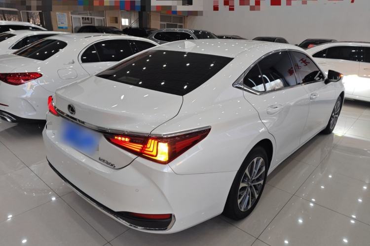 Used Lexus ES 2023 200 Excellence Edition
