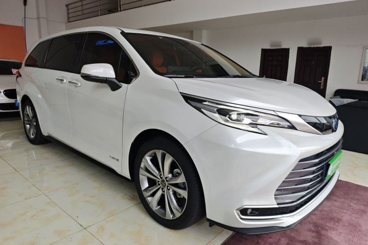 Used Toyota Sienna 2023 2.5L Hybrid Deluxe Edition
