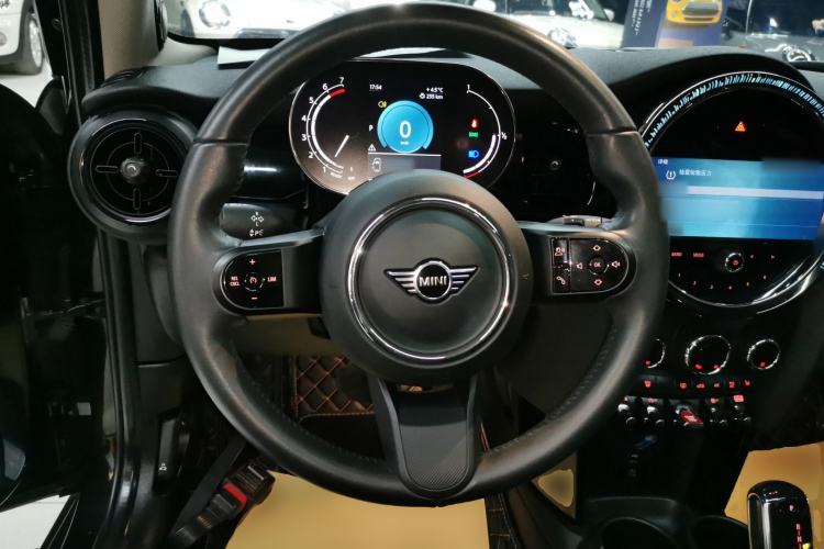 Used  MINI 2023 Updated 1.5T COOPER Artist Five-Door Edition
