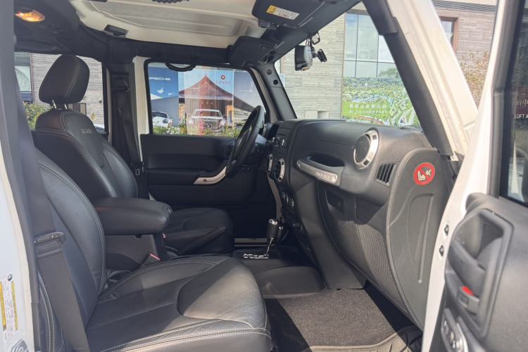 Used  Wrangler 2015 3.0L Sahara Four-Door Comfort Edition