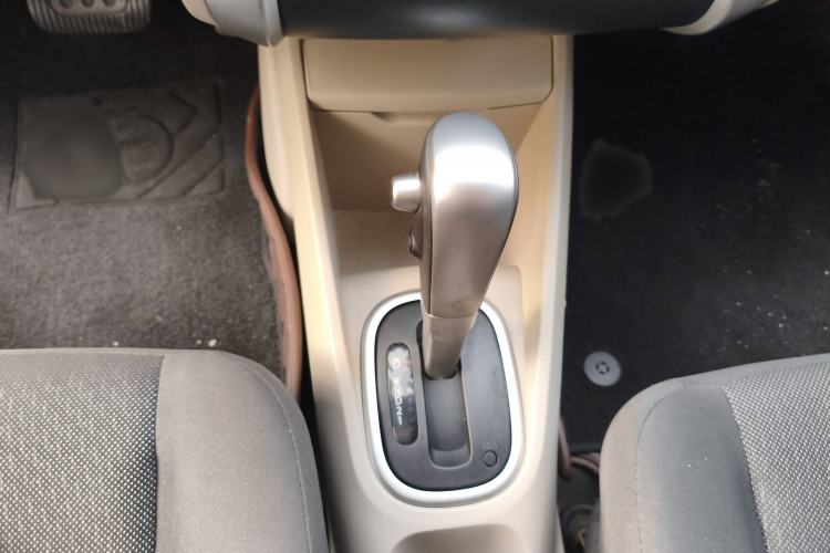 Used Venucia R50 2015 1.6L Automatic Fashion Edition
