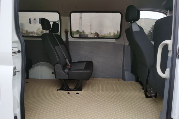 Used SAIC MAXUS Xintu V80 2023 2.0T Manual Classic Aoyuntong Short Wheelbase Mid-Roof 7/8/9-Seater