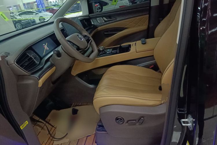 Used Denza D9 2024 DM-i 1050 Luxury Model
