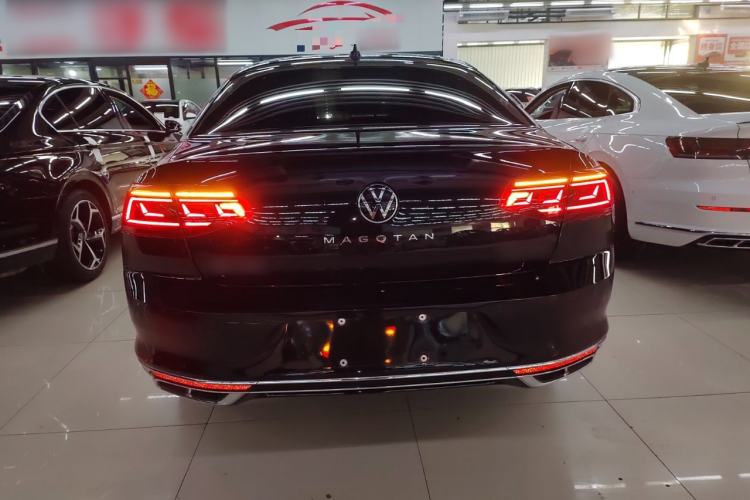 Used Volkswagen Magotan 2025 Zhongxiang Version 330TSI DSG Luxury Edition
