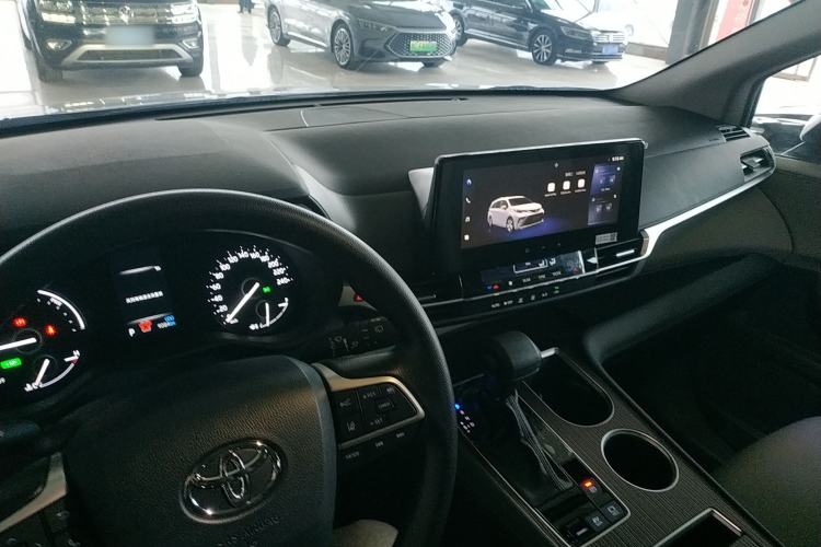 Used Toyota Granvia 2024 2.5L Hybrid Comfort Edition
