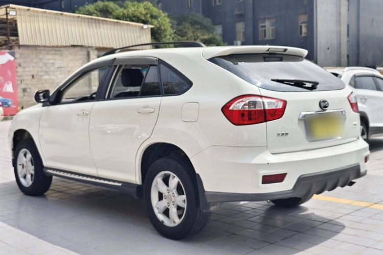 Used BYD S6 2014 2.0L Manual Luxury 5-Seater
