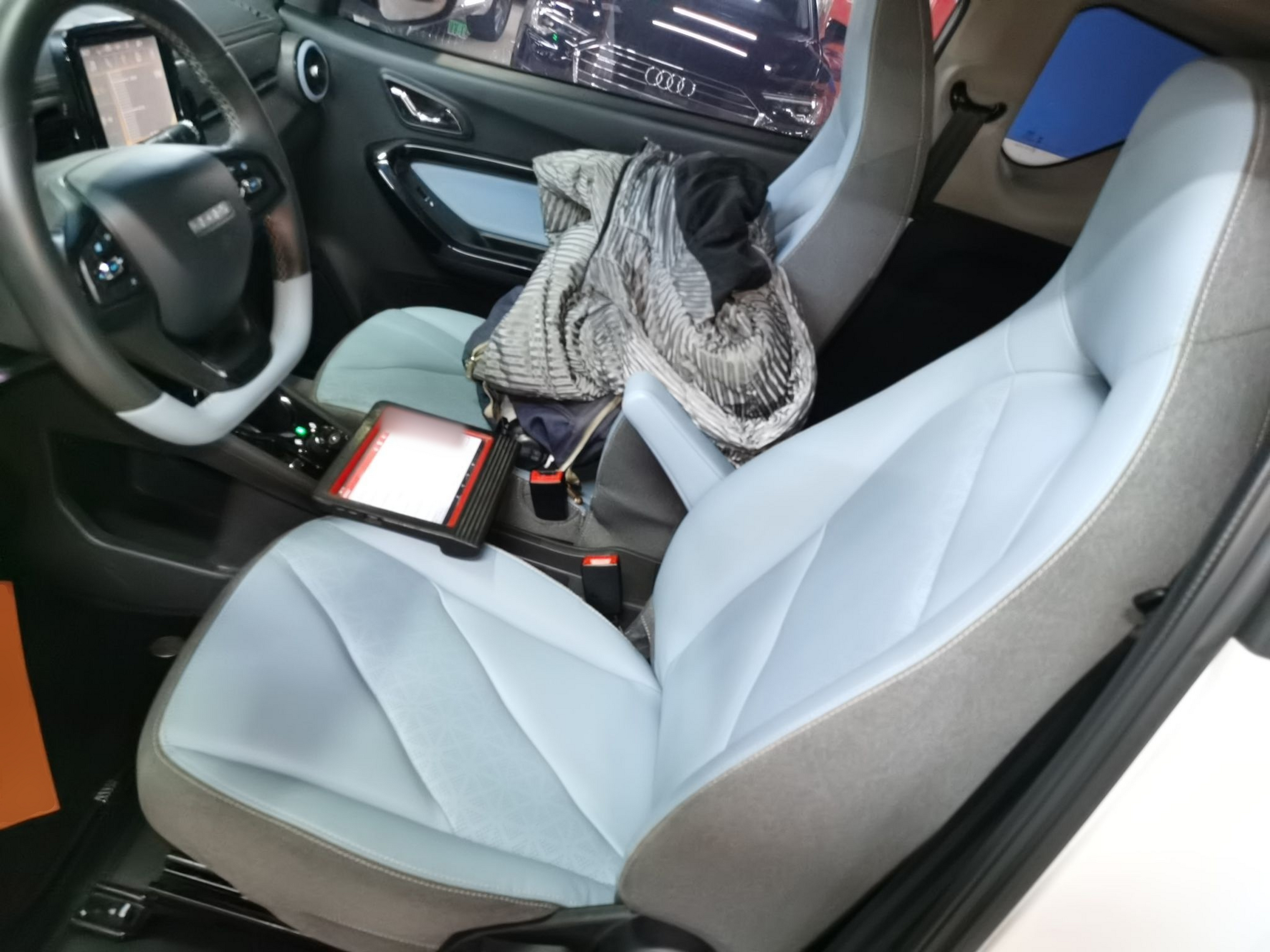 Переднее сиденье в автомобиле