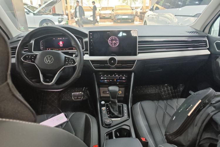 Used Volkswagen Tiguan L 2023 Facelifted 380TSI Automatic All-Wheel Drive R-Line Plus Version 7-Seater
