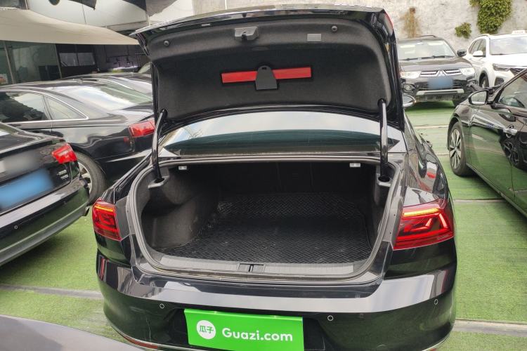 Used Volkswagen Magotan 2023 2 Million Units Limited Edition 330TSI DSG Leading Version
