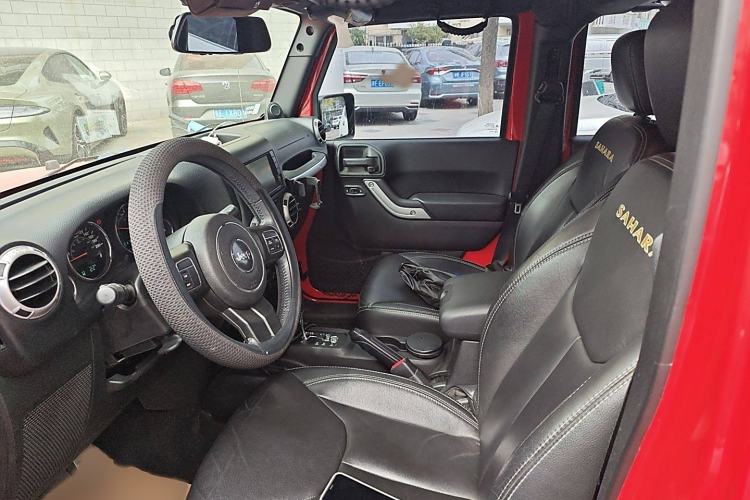 Used  Wrangler 2014 3.0L Sahara Four-Door Edition
