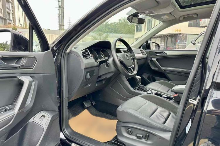 Used Volkswagen Tiguan L 2019 380TSI Automatic All-Wheel Drive Luxury Edition with 7 Seats China VI Standard
