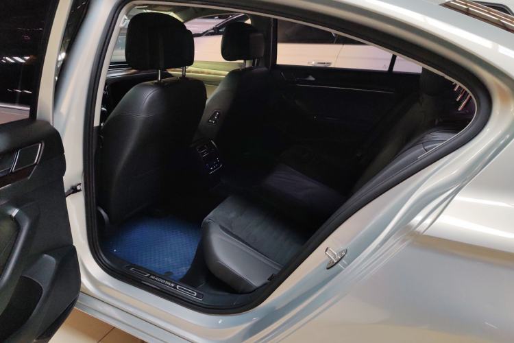 Used Volkswagen Magotan 2017 330TSI DSG Luxury Model
