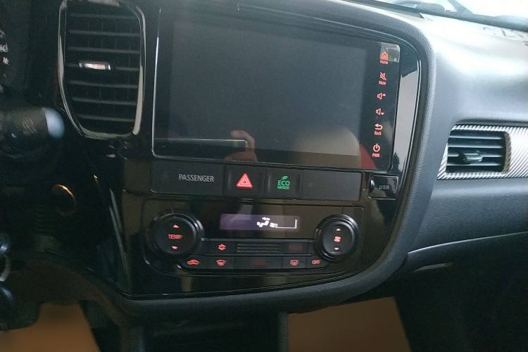 Used Mitsubishi Outlander 2016 2.0L Two-Wheel Drive Fashion Edition 5 Seats