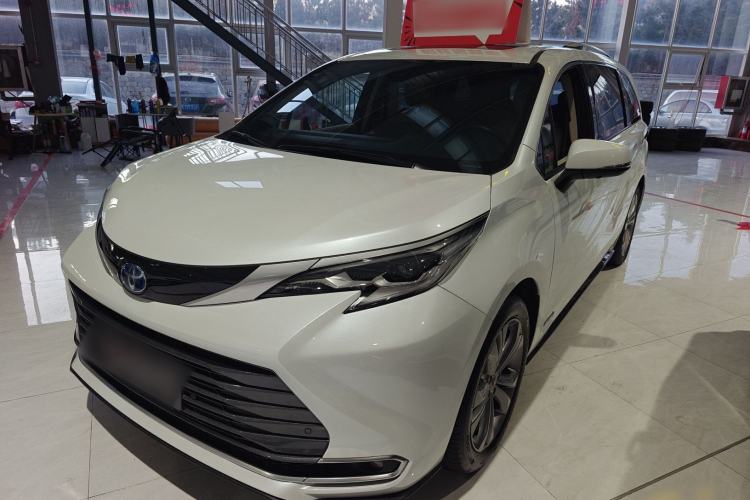 Used Toyota Sienna 2023 2.5L Hybrid Deluxe Edition
