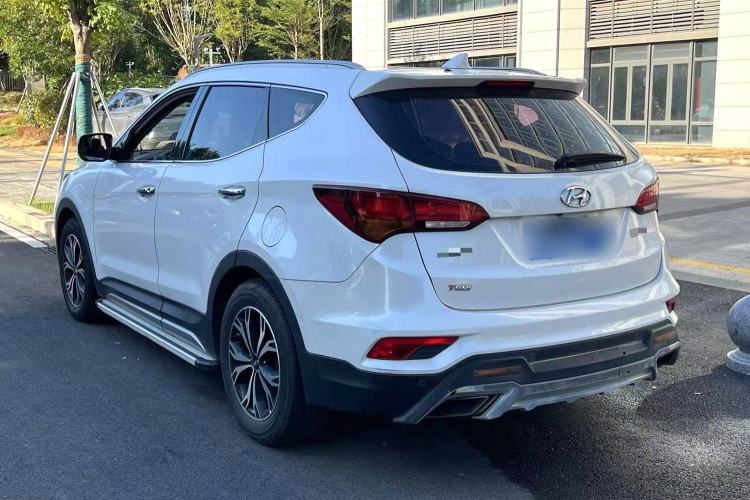 Used Hyundai Santa Fe 2017 2.0T Automatic Two-Wheel Drive Smart Version 7 Seats