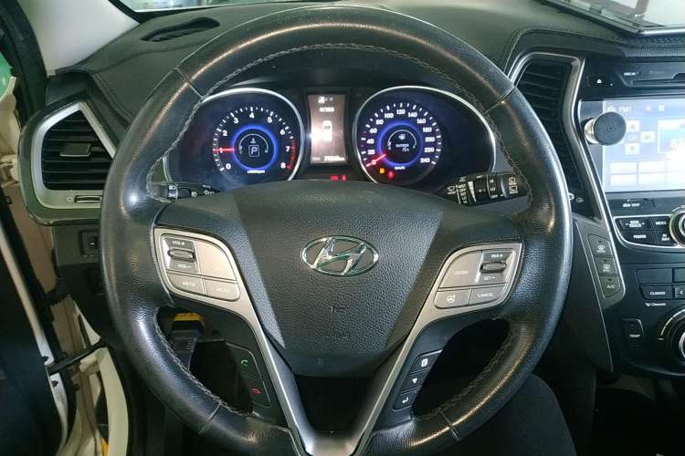 Used Hyundai Santa Fe 2015 2.0T Automatic 4x4 Smart 7-Seater
