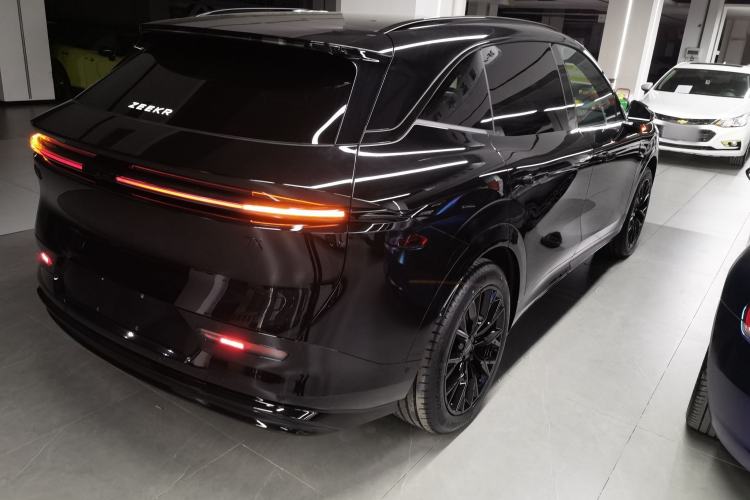 Used Zeekr 7X 2025 100 kWh Long-Range Rear-Wheel Drive with Intelligent Driving Features