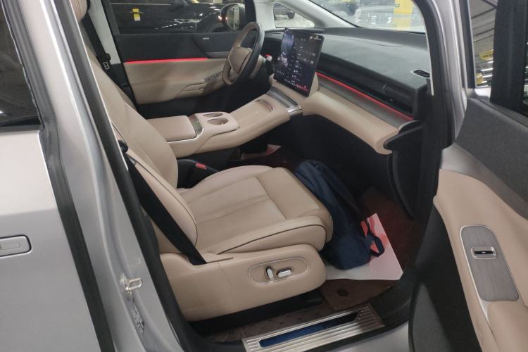 Used XPeng X9 2024 702 Ultra-Long Range Max
