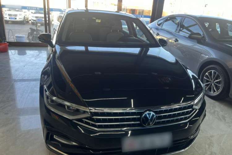 Used Volkswagen Magotan 2023 2 Million Units Limited Edition 330TSI DSG Leading Version

