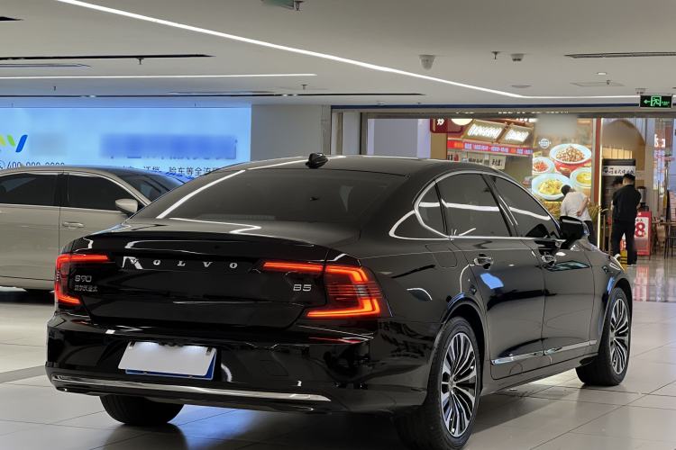 Used Volvo S90 2023 B5 Zhiyi Luxury Edition
