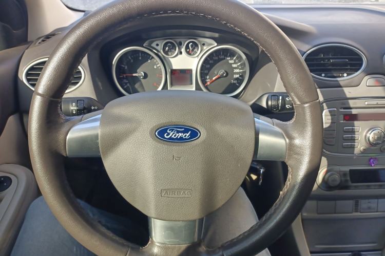 Used Ford Focus 2013 Hatchback Classic 1.8L Manual Fashion Edition
