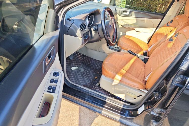 Used Ford Focus 2013 Sedan Classic 1.8L Automatic Base Model