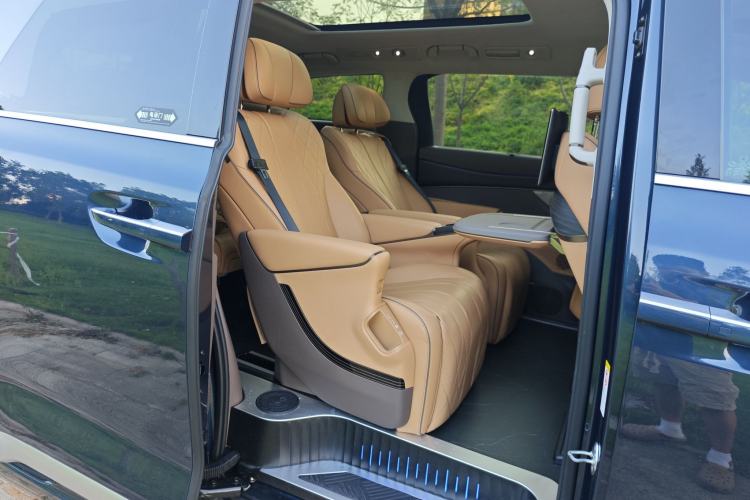 Used Denza D9 2024 DM-i 980 Four-Wheel Drive Flagship Model