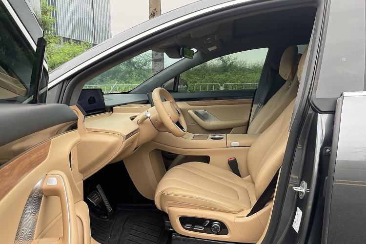 Used Hima Luxeed R7 2024 All-Electric 802 km Max
