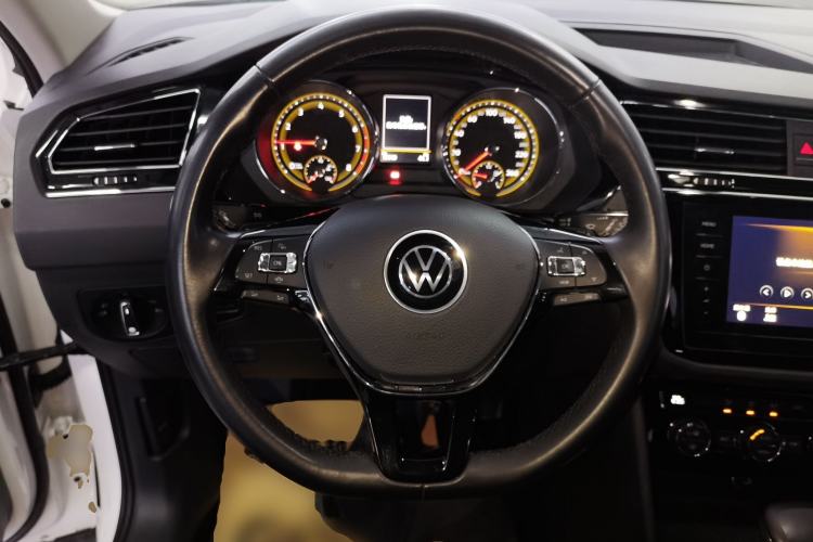 Used Volkswagen Tiguan L 2020 330TSI Automatic Two-Wheel Drive Panoramic Comfort Edition China VI Standard