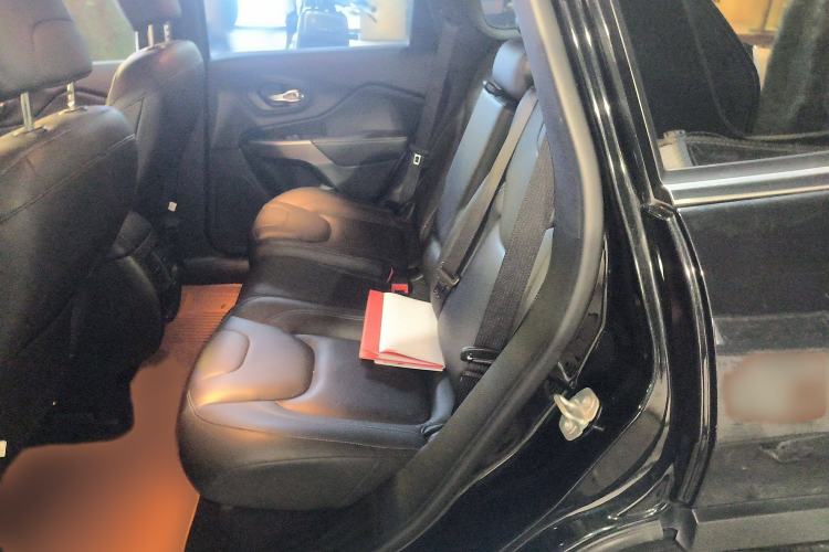 Used  Cherokee 2019 2.0T Two-Wheel Drive Smart Enjoyment Version China V
