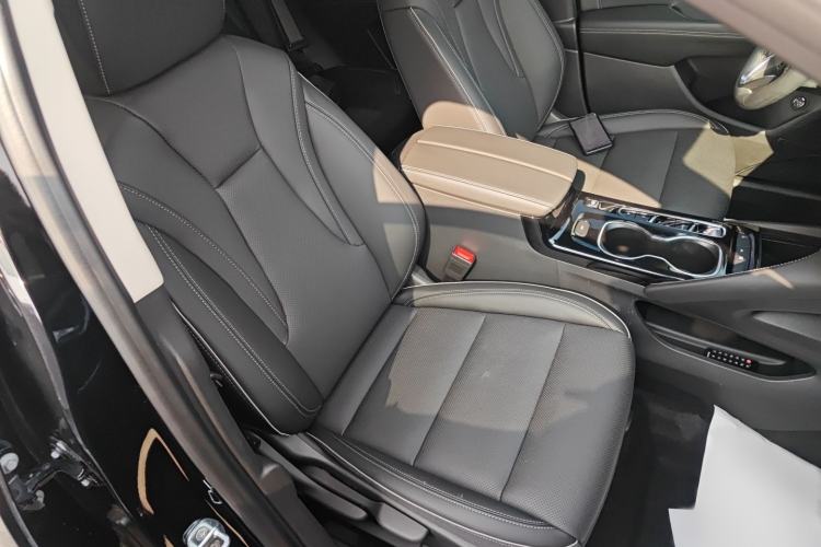 Used Buick Envision 2022 Facelift Encore S 652T Two-Wheel-Drive Luxury Model
