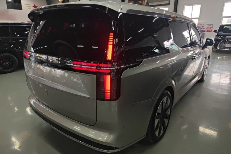 Used Volvo EM90 2025 Ultra Six-Seater