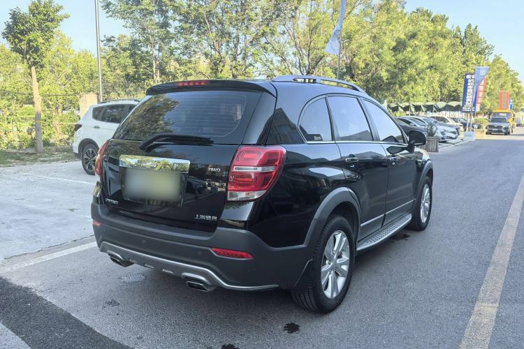 Used Chevrolet Captiva 2015 2.4L 4x4 Flagship Edition 7-Seater
