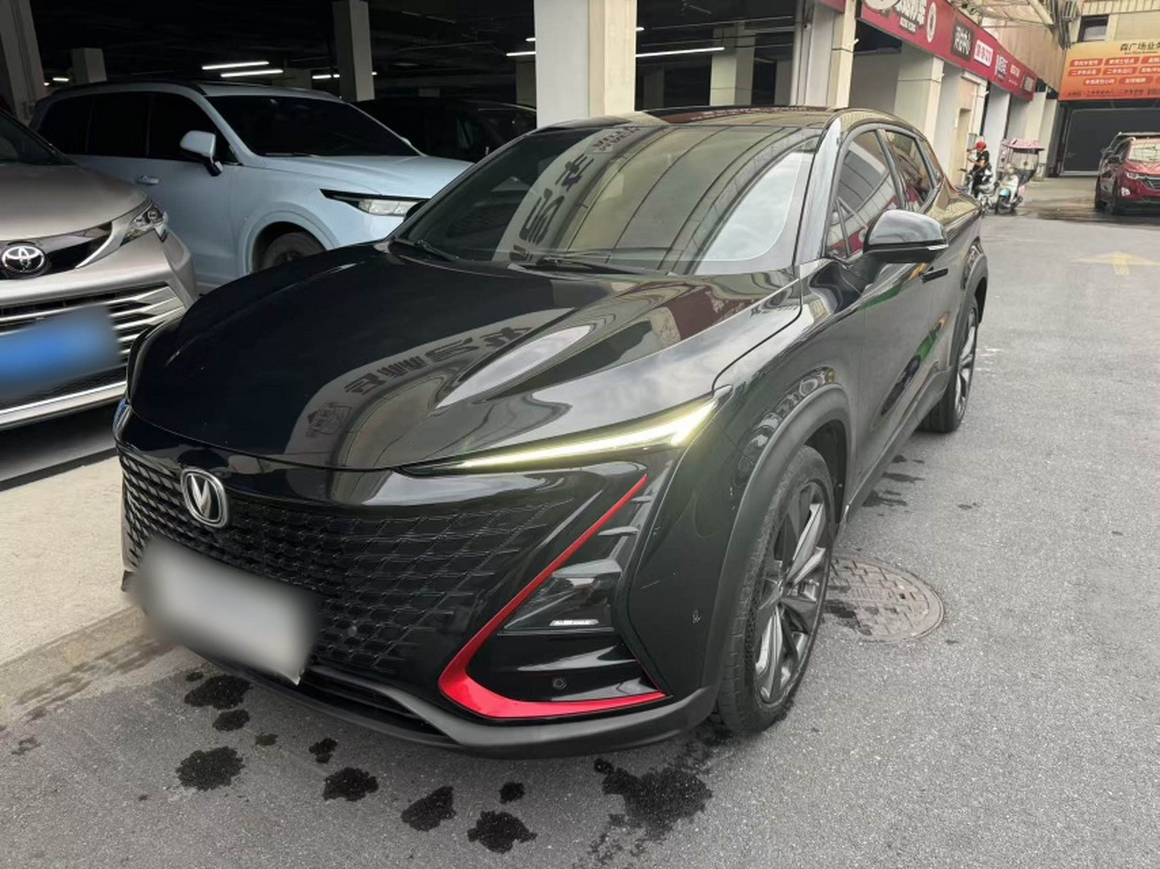 Под передней частью автомобиля