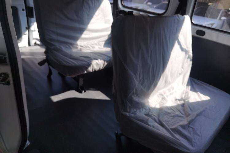 Used Wuling Yangguang 2024 300KM Comfort Version Passenger Van 75kW
