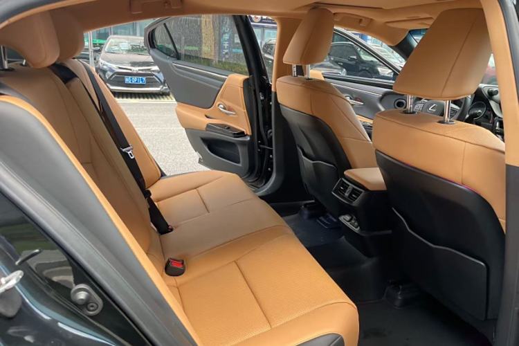 Used Lexus ES 2023 200 Excellence Edition
