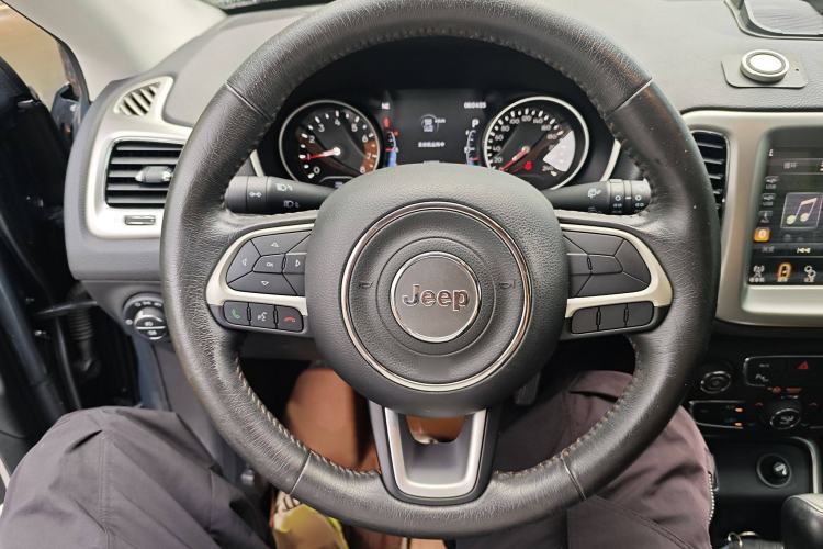 Used  Compass 2017 200T Automatic Family Edition
