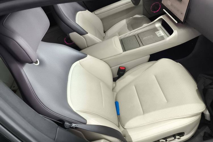 Used  12 2024 700 Three-Laser Rear-Wheel Drive Luxury Edition
