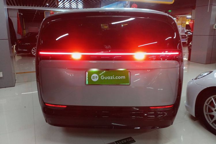 Used Li Auto MEGA 2024 Ultra Model
