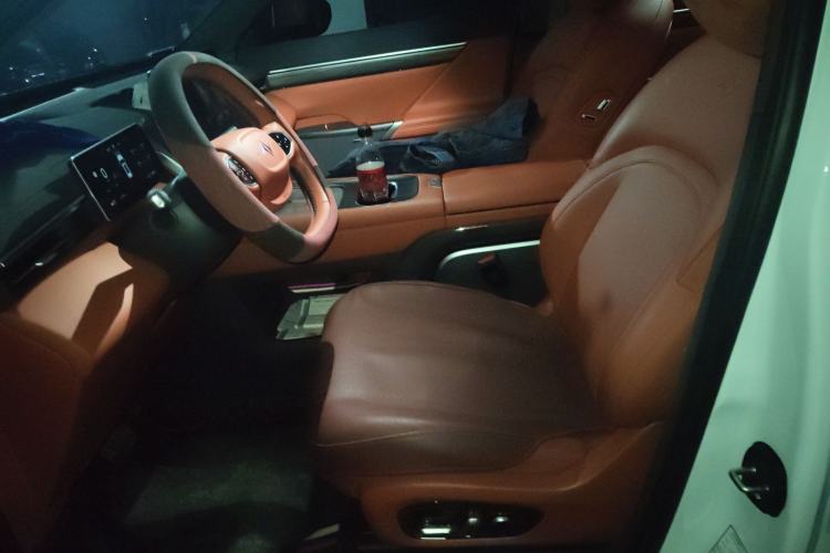 Used  eπ008 2024 636Max All-Electric Version 6 Seats