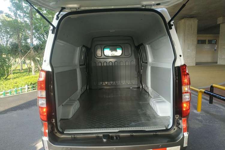 Used Jinbei New Hiace S 2023 1.5L Wealth Edition Van 2/5-Seater Non-Air-Conditioned Version SWC15M
