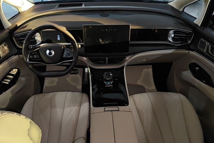 Used Denza D9 2025 DM-i Intelligent Drive 1020 Four-Wheel Drive Flagship Model