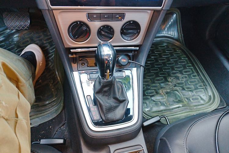 Used Volkswagen Lavida 2013 Restyled Classic 1.6L Automatic Comfort Edition
