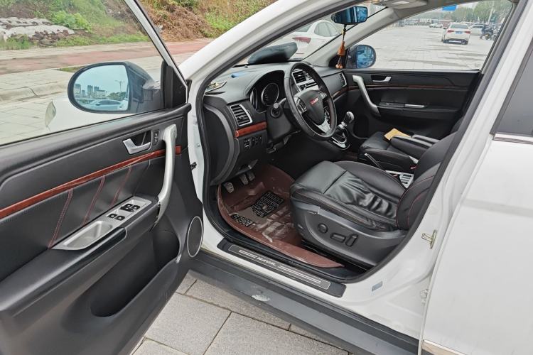 Used Haval H6 2015 Upgraded Model 1.5T Manual Two-Wheel Drive Prestige Version
