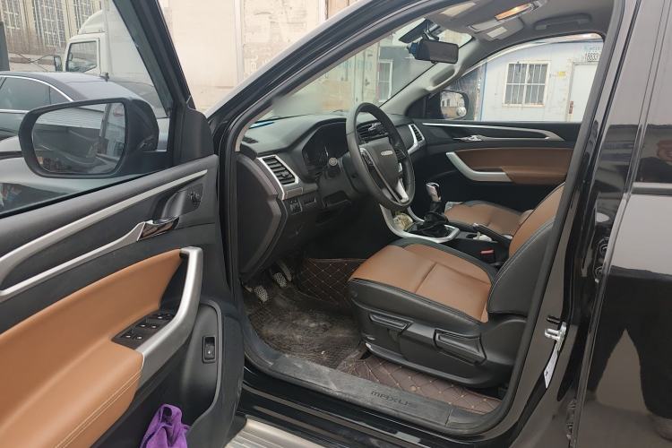 Used SAIC MAXUS T70 2021 2.0T Diesel Manual Two-Wheel-Drive Elite Version with Long Bed and High Ground Clearance