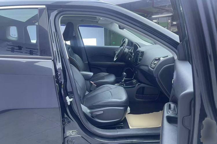 Used  Compass 2019 220T Automatic Family Edition
