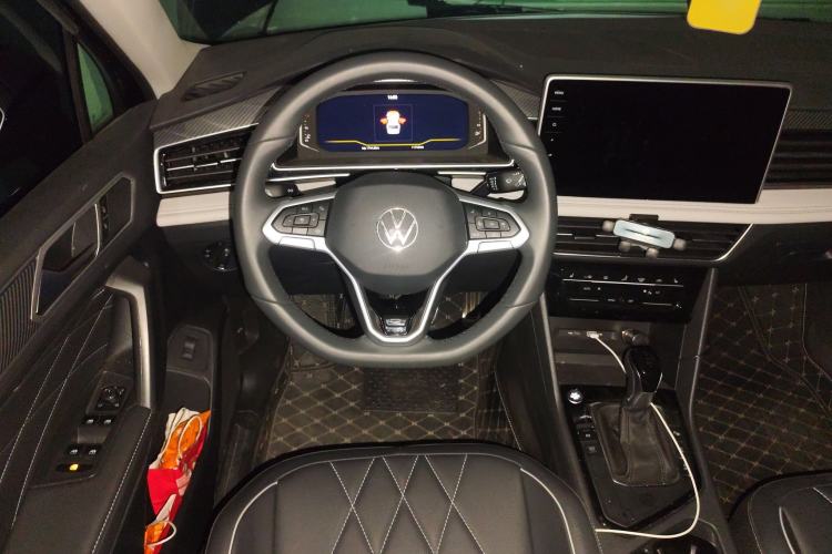 Used Volkswagen Tiguan L 2024 Outstanding Model 330TSI Automatic Two-Wheel Drive R-Line Dragon Glory Edition
