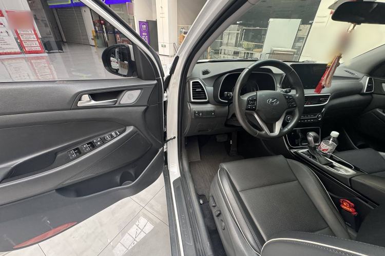 Used Hyundai Tucson 2019 280TGDi Dual-Clutch Two-Wheel Drive Fashion Edition China VI Standard