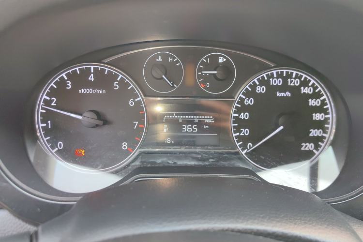 Used Nissan Tiida 2014 1.6L Manual Smart Model
